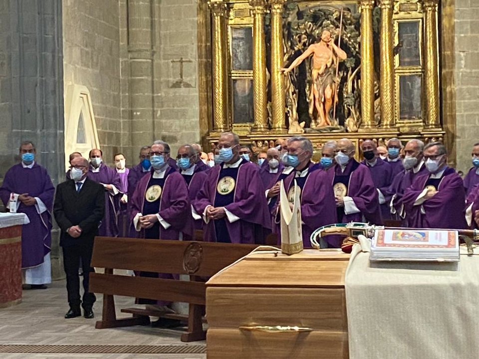 Funeral por el obispo de Astorga.