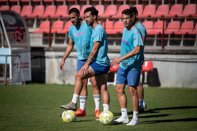 Germán Novoa, Juanma y Martín Lamelas, en el último entrenamiento del Ourense CF celebrado en O Couto (ÓSCAR PINAL).