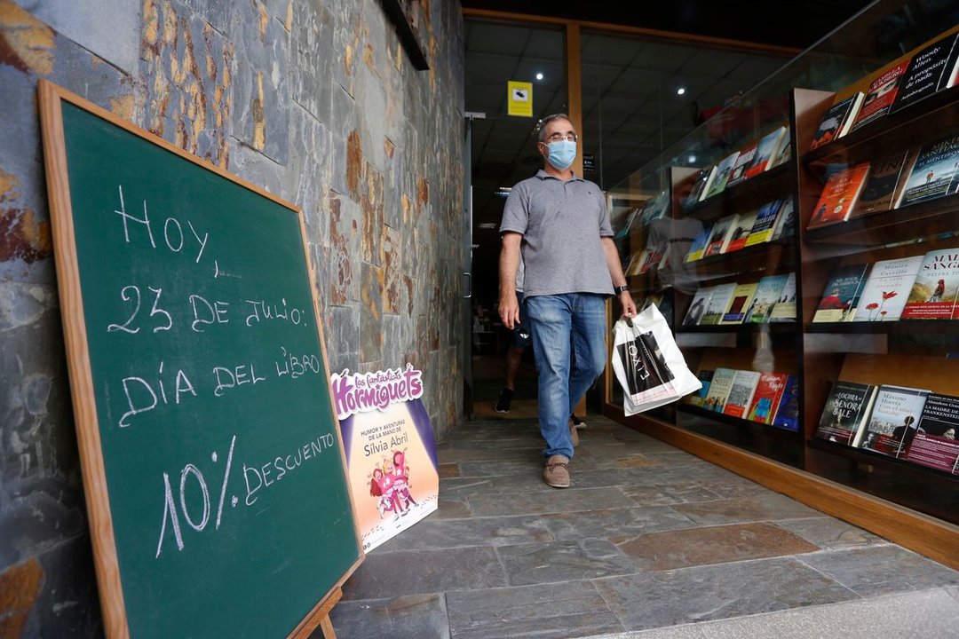 Ourense. 23/07/2020. Día del libro en las librerías de Ourense.
Foto: Xesús Fariñas