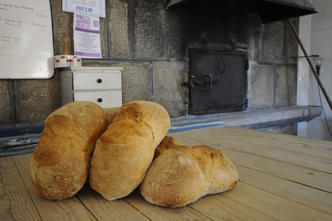 Piezas de pan de Cea, en uno de los hornos artesanales de la localidad.