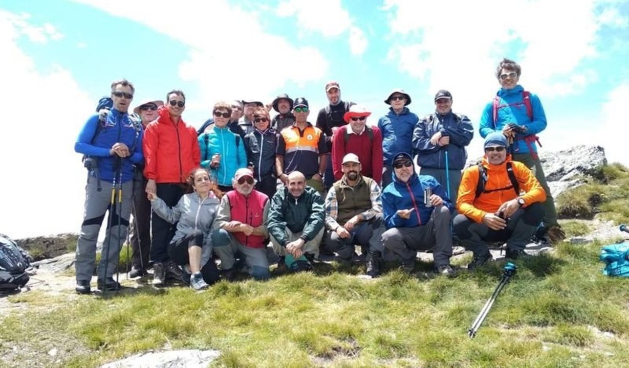 La expedición liderada por &#34;Cholo&#34; que realizó la subida a Pena Trevinca el año pasado.
