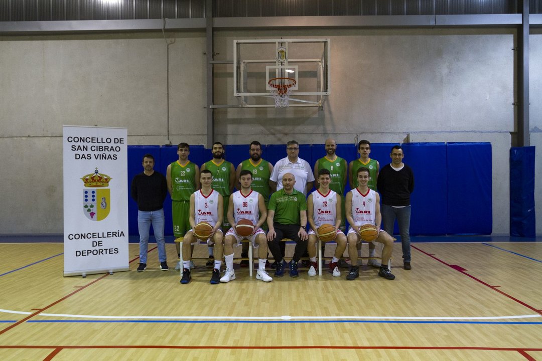 La plantilla del Club Baloncesto San Cibrao que compitió la temporada 2019-2020 en las categorías autonómicas sénior (Andrés Cachalvite).