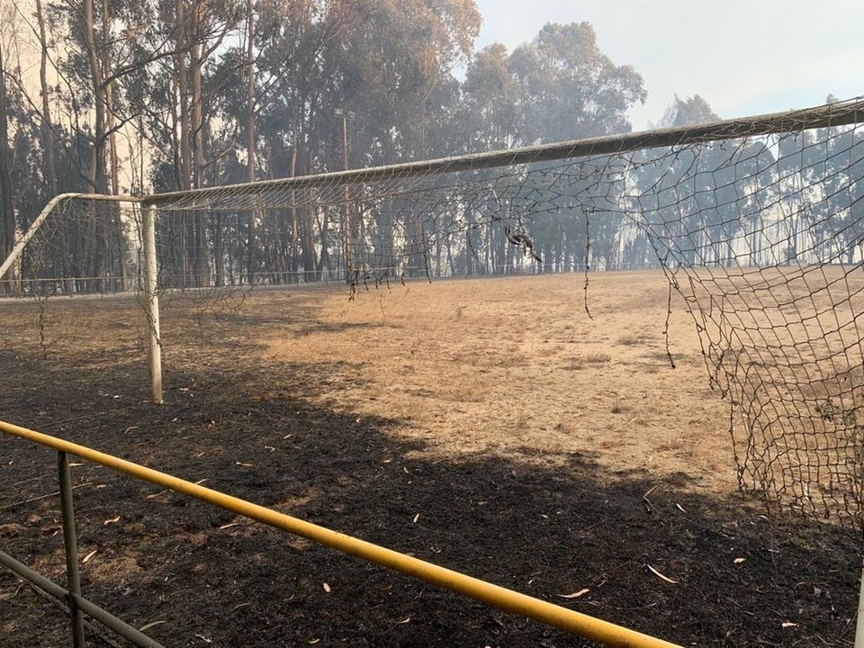 El campo del Moreiras, afectado por los incendios.