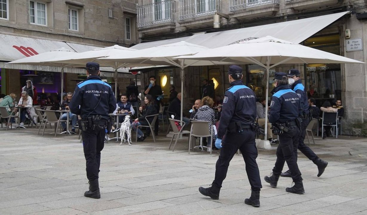 Agentes de la Policía Local en Vigo.