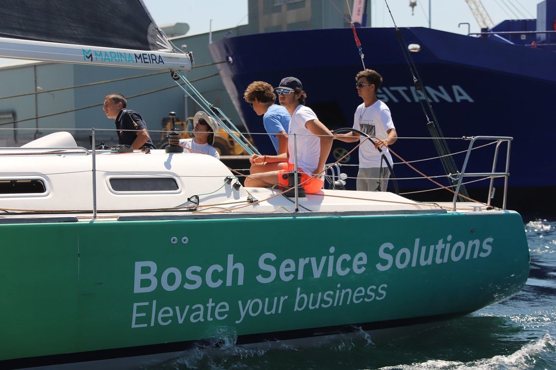 Alejandro Pérez Canal, a la caña del &#34;Bosch Service Solutions&#34;, con el que ganó la regata Mar de Maeloc Rías Altas.