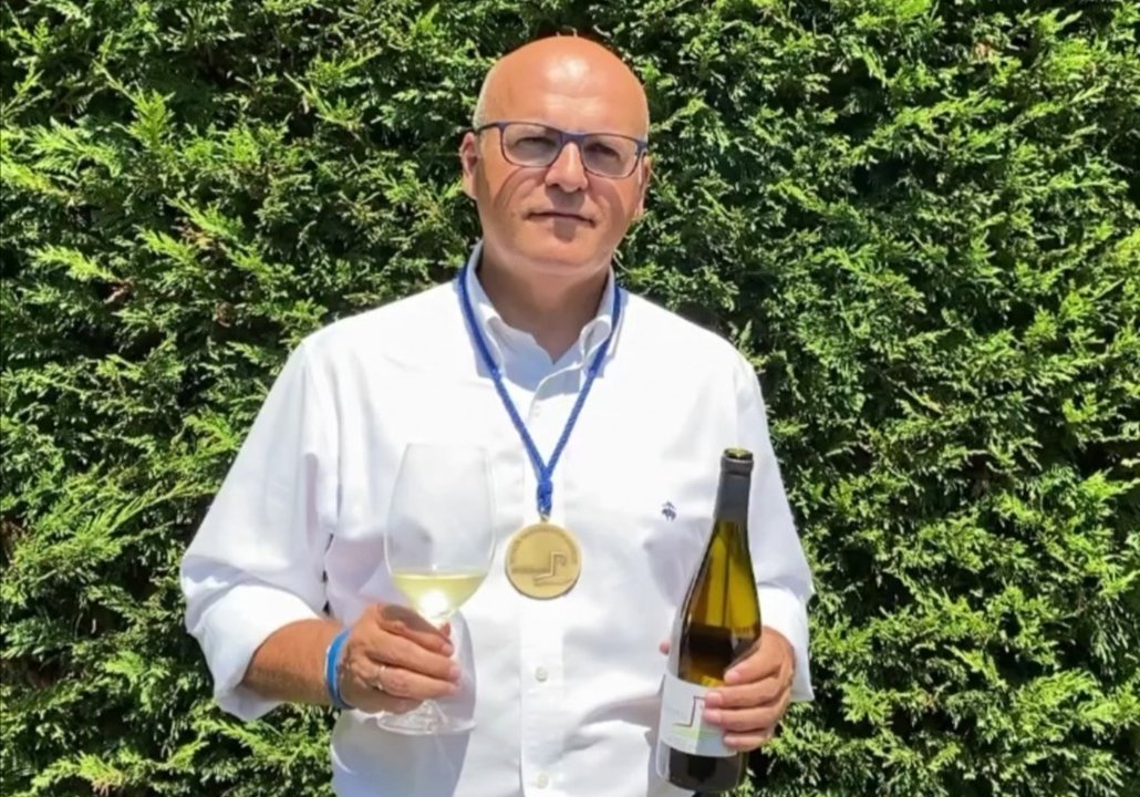 El presidente de la Diputación provincial, Manuel Baltar, se une al brindis virtual con vino de Monterrei.