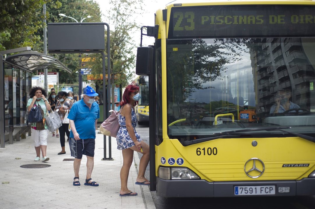 Ourense 11/8/20
Viajeros subiendo al bus urbano

Fotos Martiño Pinal