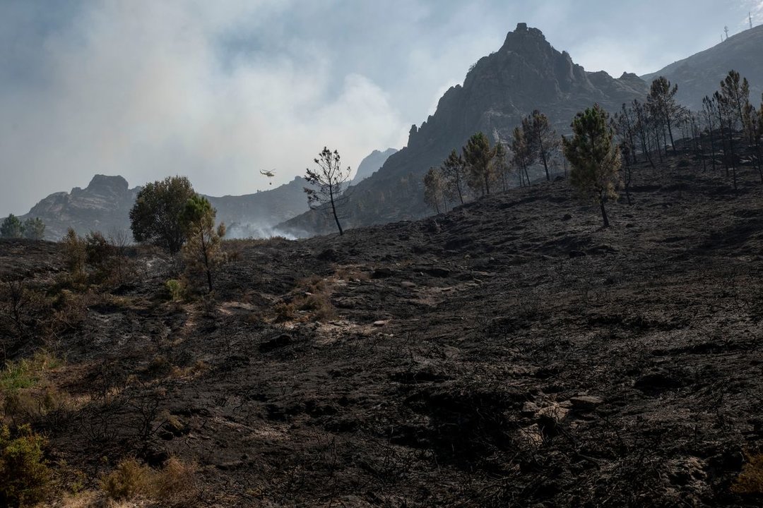 LOBIOS (CIMADEVILA). 09/08/2020. OURENSE. Incendio forestal en la zona de Lobios. FOTO: ÓSCAR PINAL