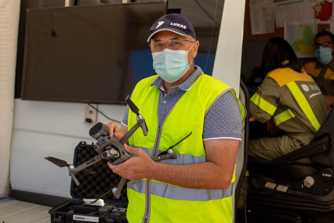 César Ortega Chíes, piloto de drones que trabaja para la prevención de incendios (SABELA SOUTO).