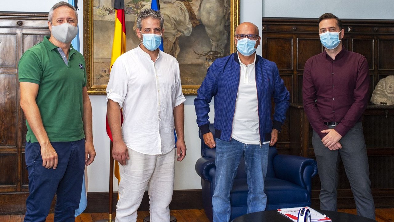 Xoan Cannas, Miguel González, Manuel Baltar y David de Vera, ayer, reunidos en el Pazo Provincial.