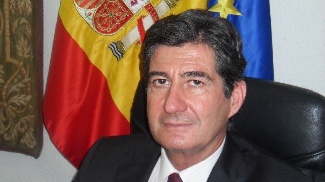 Marcelino Cabanas, en su despacho de la Embajada en Nigeria.