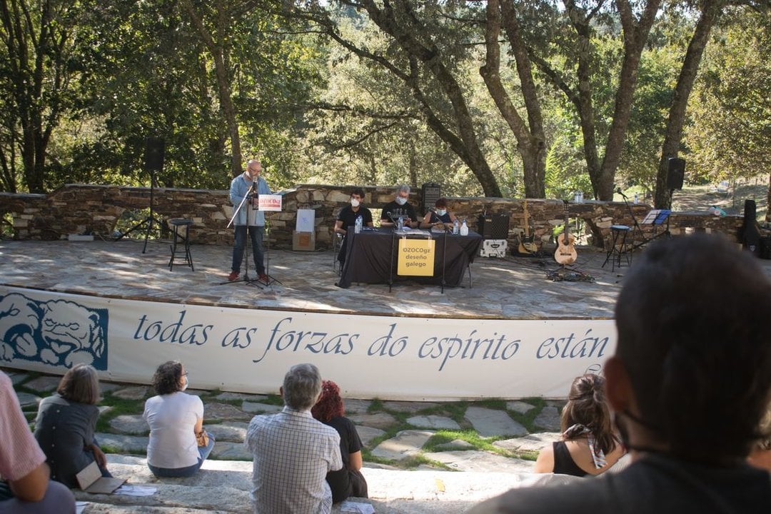 Acto de entrega de los premios de relatos en la Ínsua dos Poetas. (Foto: Yeray Diéguez)