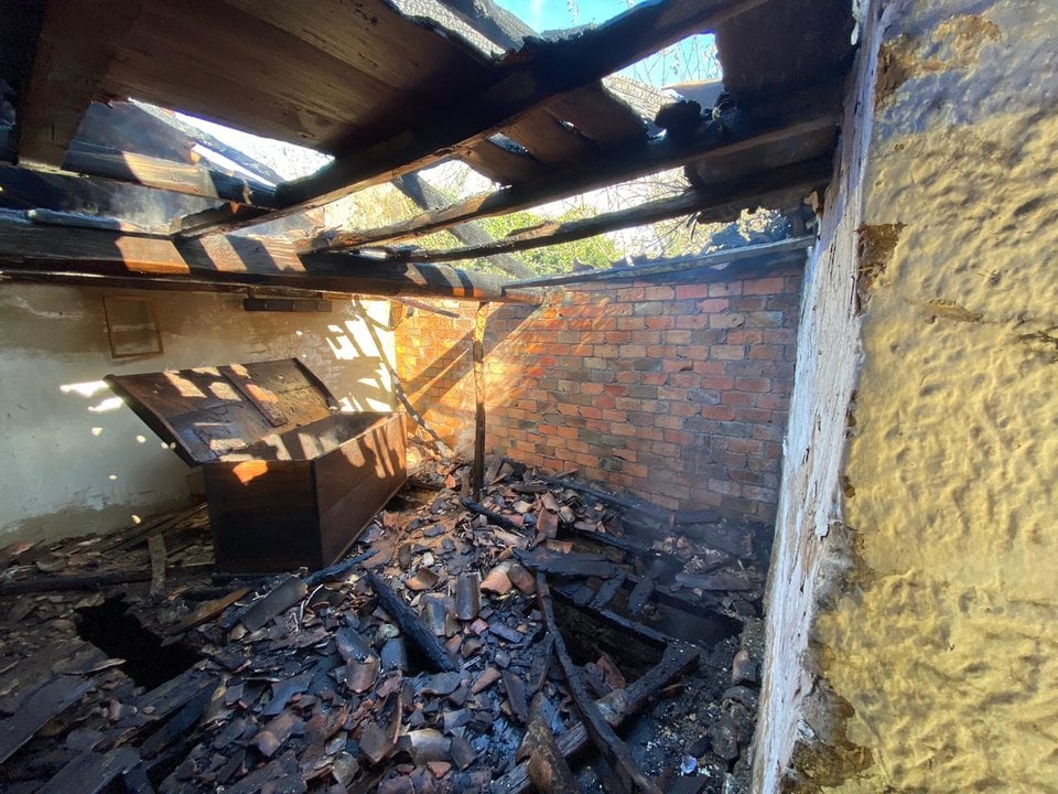 Incendio en una casa abandonada en Tamallancos