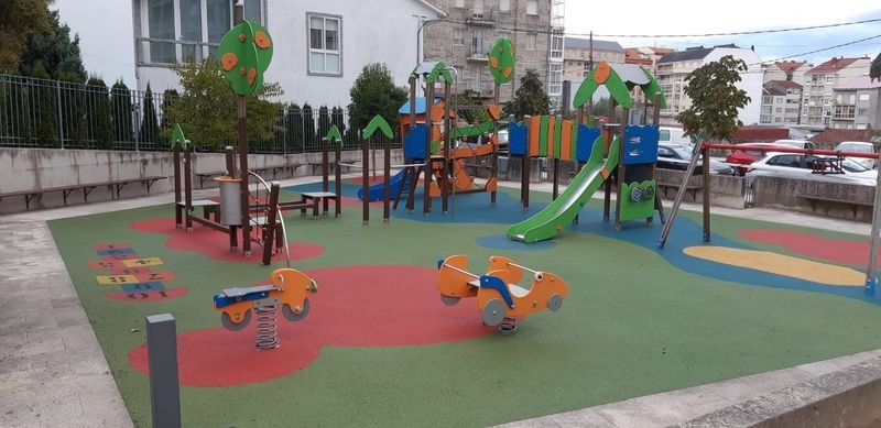 Parque infantil situado en el entorno de A Veracruz, en Carballiño.
