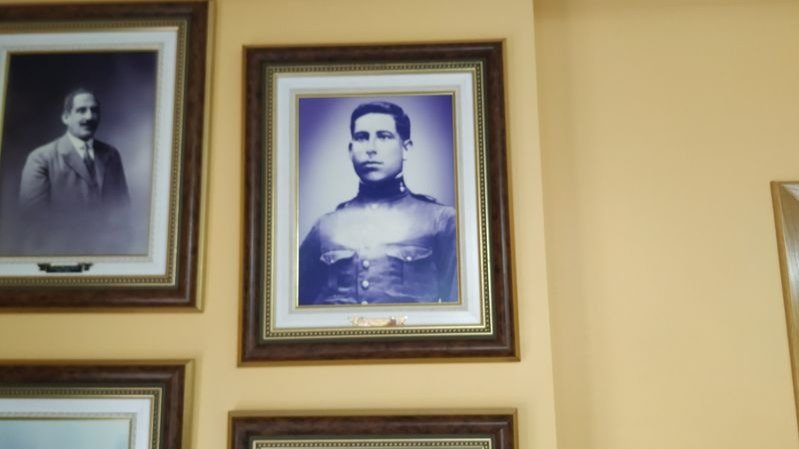 Una fotografía de Augusto Sierra fue colocada entre las  instantáneas del resto de alcaldes de Vilamartín.