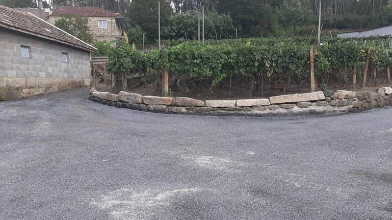 Una de las mejoras en el pavimentado del Concello de Cenlle en la parroquia de Villarderey.