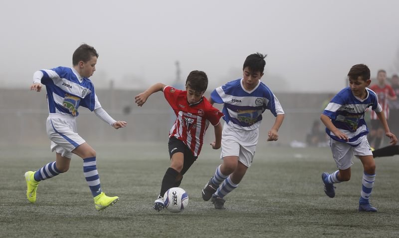 Partido entre equipos de las Escolas Deportivas Concello Xinzo de Limia y las de Celanova  (XESÚS FARIÑAS).