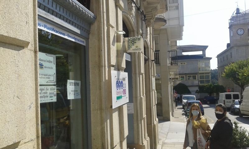 Uno de los establecimientos comerciales de la villa del Arenteiro.
