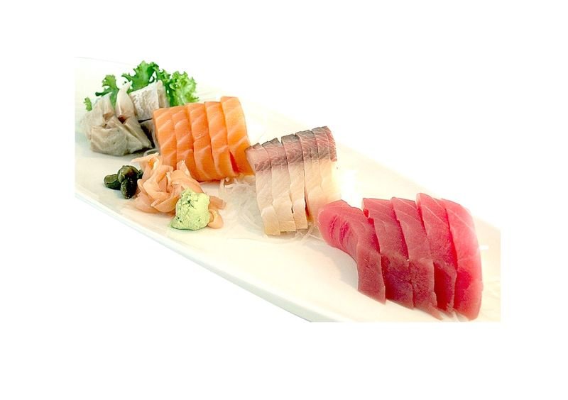 Los pescados azules como atún, salmón o  sardinas, son fuente de omega 3.