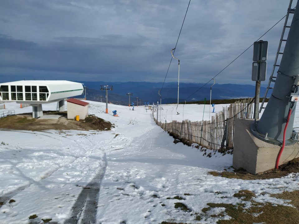Instalaciones de la estación de montaña de Manzaneda.