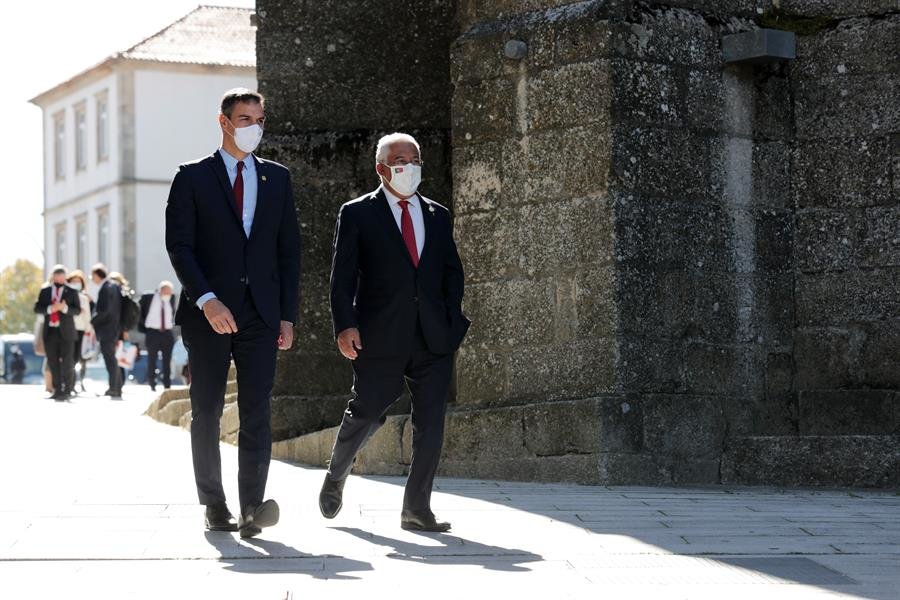 Pedro Sánchez y António Costa durante la Cumbre Ibérica (EFE).