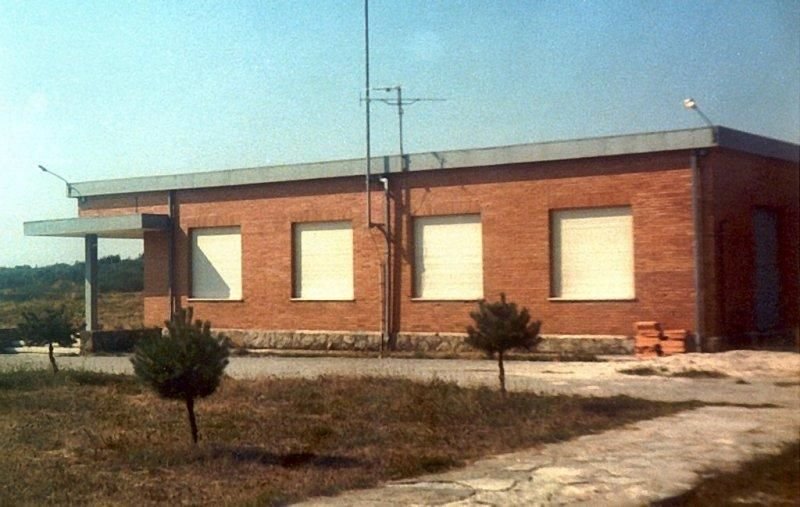 Instalaciones de la estación de posicionamiento marítimo y aéreo DECCA, en Os Biocos.