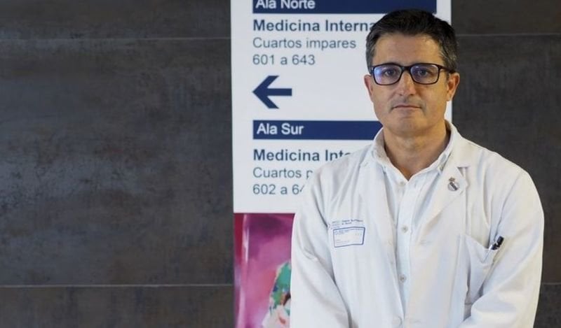 Manuel Fernández Muinelo, jefe de Medicina Interna del CHUO.