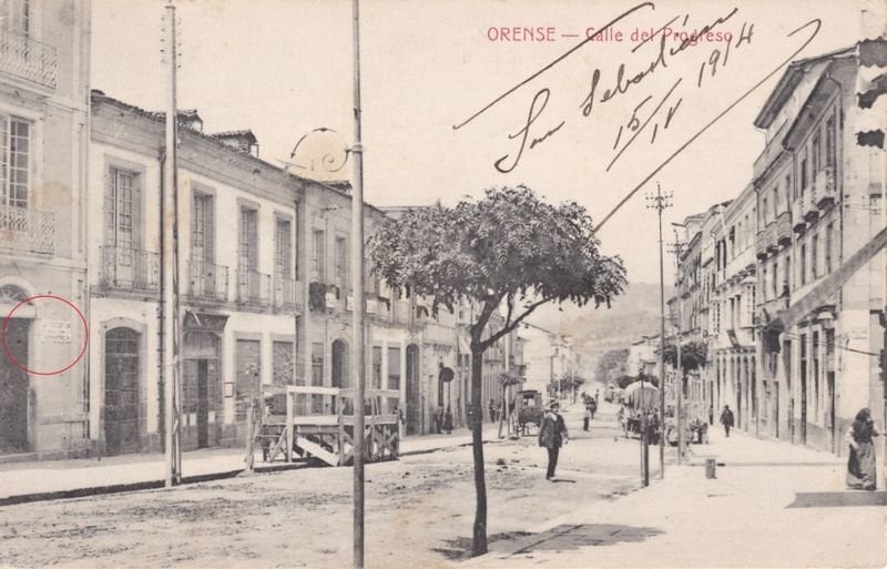 Calle Progreso (aprox. 1908), en una postal circulada en 1914. Marcado a la izquierda en un círculo rojo, el detalle que se muestra en la imagen bajo estas líneas, a la izquierda.
