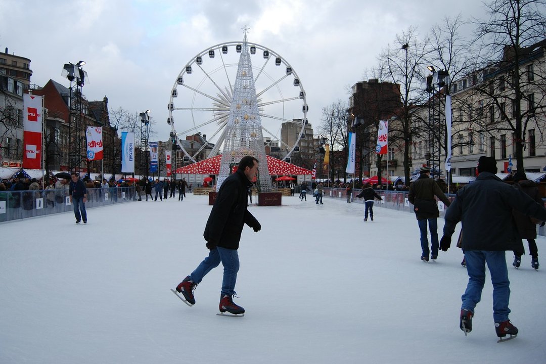 ice-skating-228423_1280