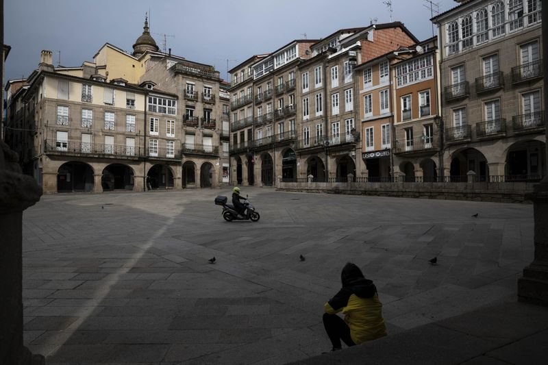 Aspecto de la Praza Maior de Ourense, sin sus habituales terrazas (ÓSCAR PINAL).