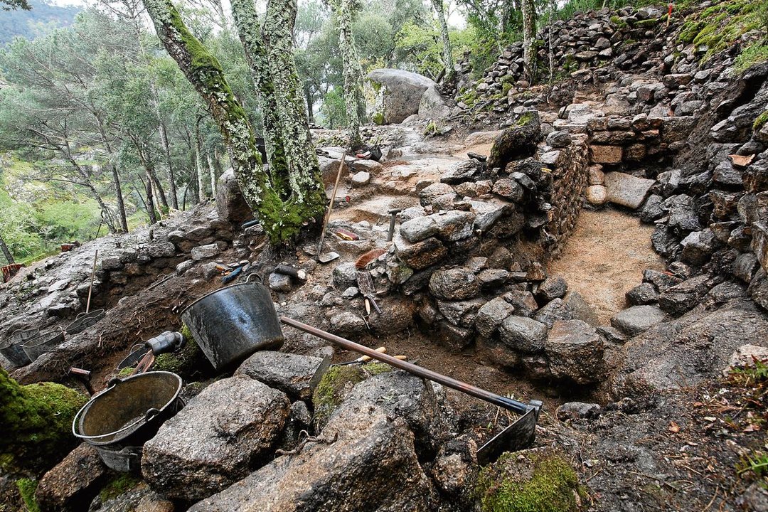 SANTOMÉ (OURENSE) 9/04/2019.- Nueva fase de excavaciones en el castro de Santomé. José Paz
