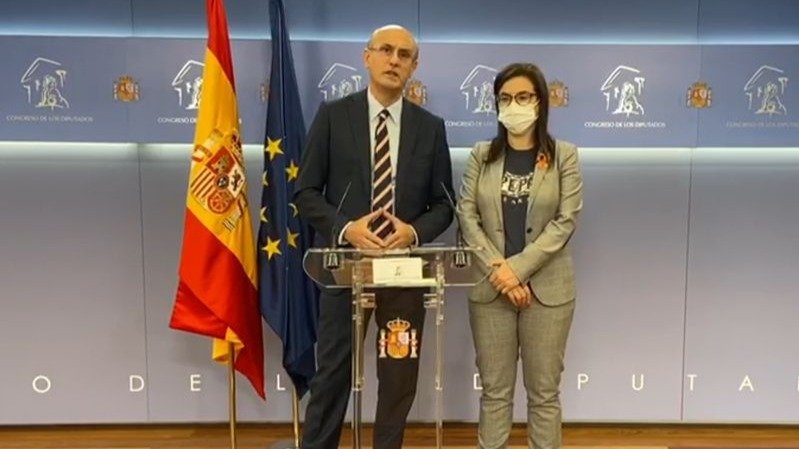 Celso Delgado y Ana Vázquez, diputados ourensanos del PP, presentan las enmiendas