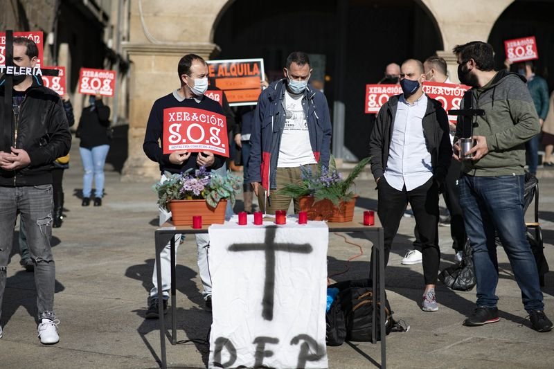 Ourense. 13/11/2020. PProtesta de los hosteleros en la praza maior de Ourense.
Foto: Xesús Fariñas