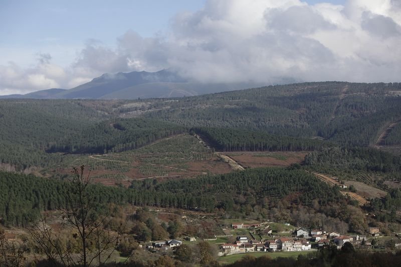 Vista a la Sierra de San Mamede desde os Milagros en una imagen reciente (MIGUEL ÁNGEL).