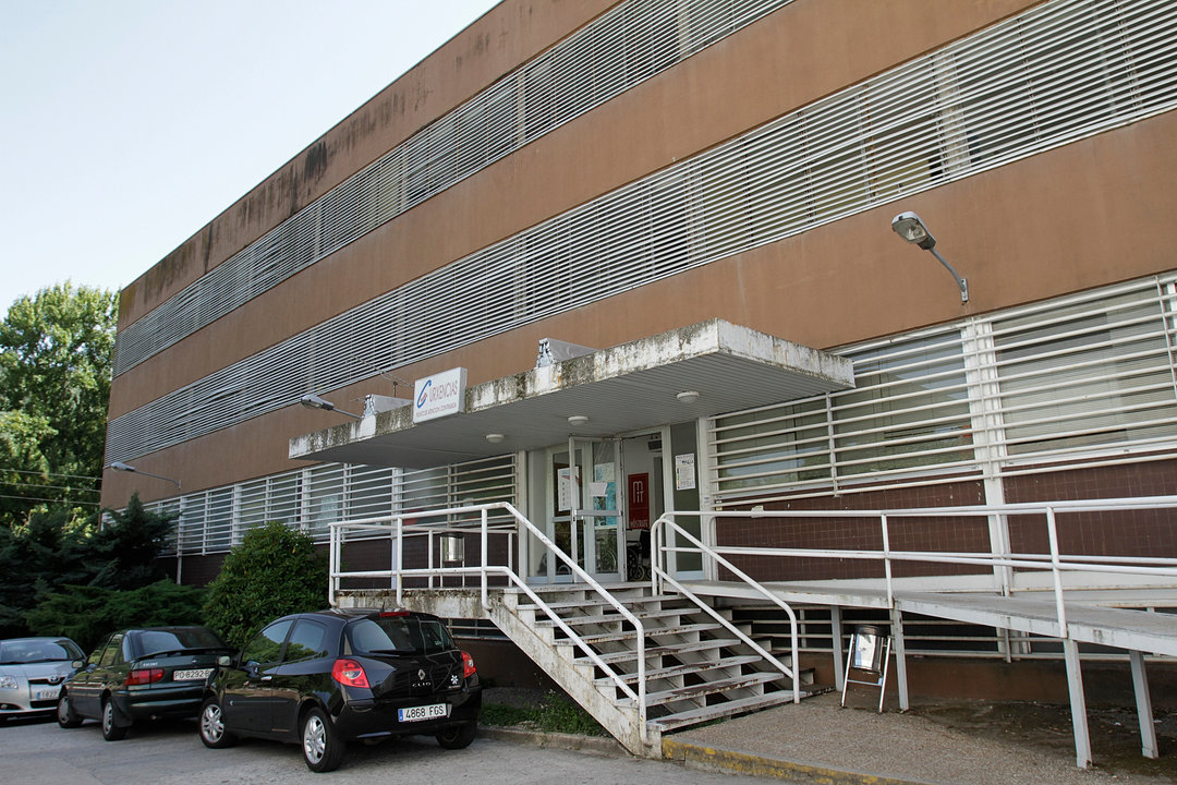 Edificio del centro de salud de Ribadavia.