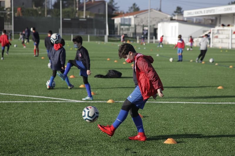 El campus Ociosaugal de la UD Ourense tiene como objetivo potenciar la técnica de los jugadores a través del método Coerver.