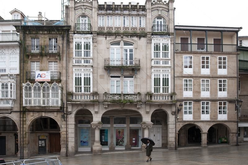 Vista del edificio, uno de los de más personalidad de la Praza Maior (MARTIÑO PINAL).