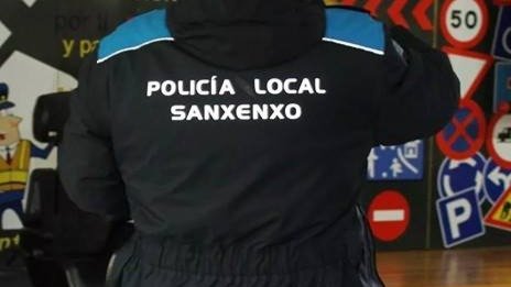 Un agente de la policía de Sanxenxo. (Foto: Facebook)