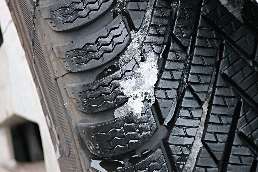 winter-tires-3198543_1280