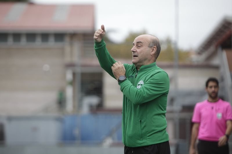El entrenador del Pabellón, Cándido Gómez, en el Miguel Ángel.