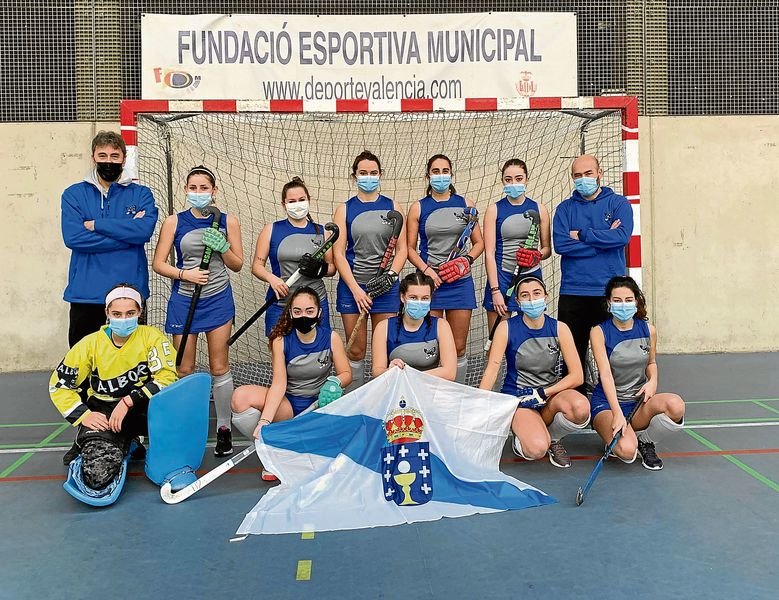 La plantilla y cuerpo técnico del Club Hockey Albor sénior femenino que participó en sector nacional disputado en Valencia.