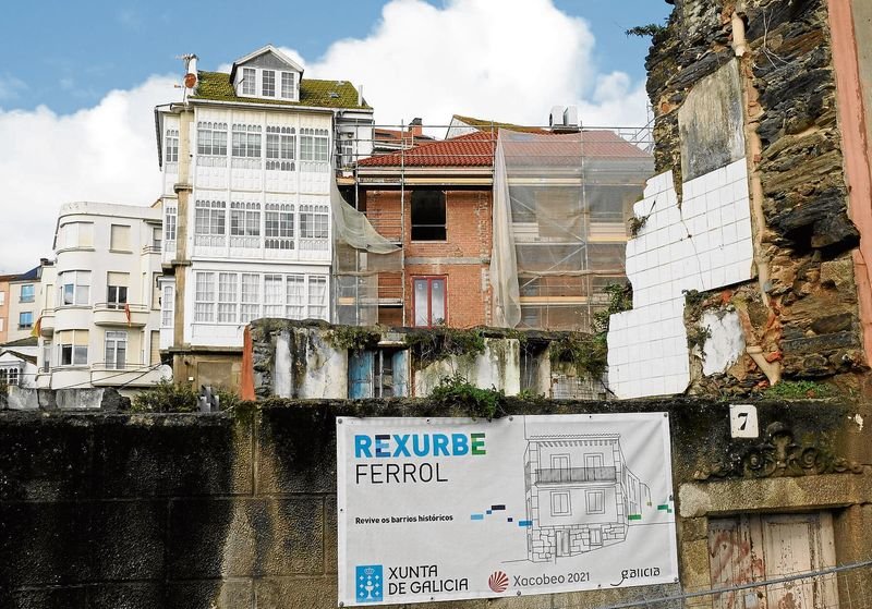 Edificios en rehabilitación en el caso viejo de Ferrol con financiación de la Xunta.