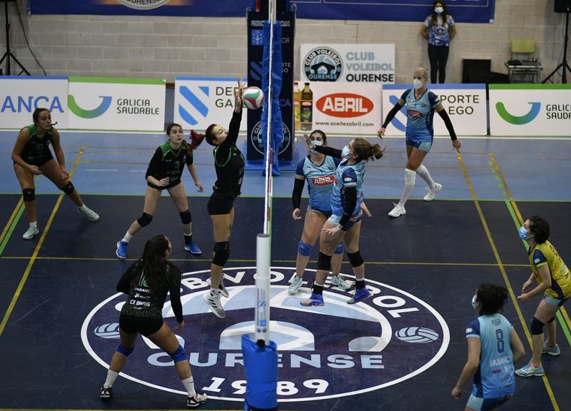 Ourense. 06/12/2020. Partido de Voleibol entre o Aceites Abril Ourense e o Bruxas de Bertamiráns.
Foto: Xesús Fariñas