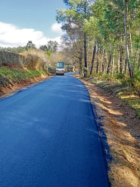 Obras de asfaltado entre Batallás y A Medela.