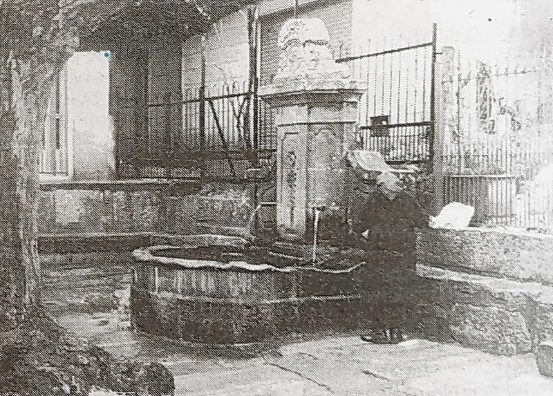 Fuente del barrio de Flores, con 105 años de antigüedad.