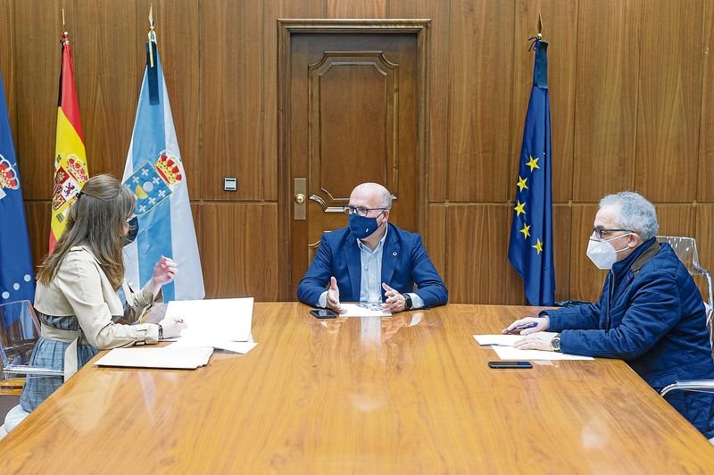Reunión Manuel Baltar (Presidente da Deputación Ourense) con Montserrat Lama Novoa acompañados polo VicePresidente da Deputación Ourense, Plácido Álvarez Dobaño.