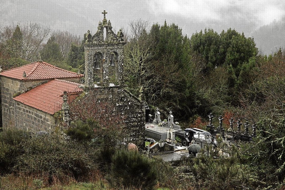 Iglesia de la parroquia de Celaguantes, donde fue enterrada la joven asesinada en Velle. (Foto: Miguel Ángel)