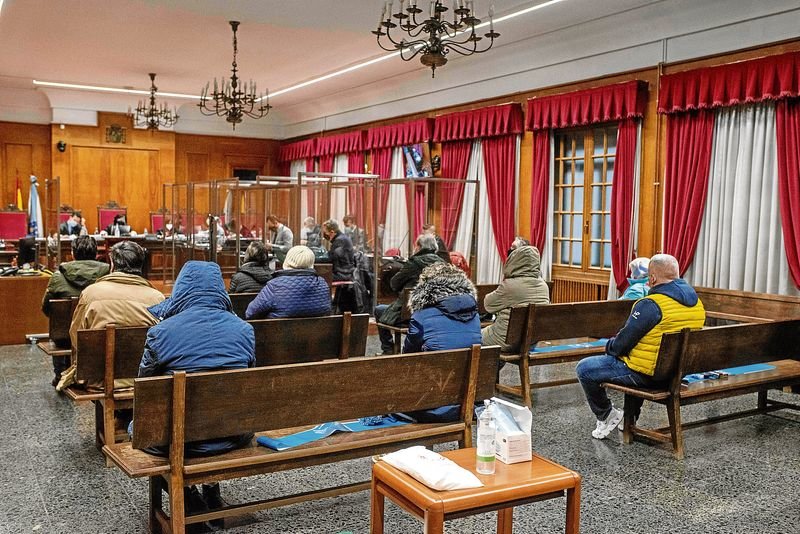 Los acusados, durante una de las sesiones del juicio que tuvo lugar en la Audiencia de Ourense.