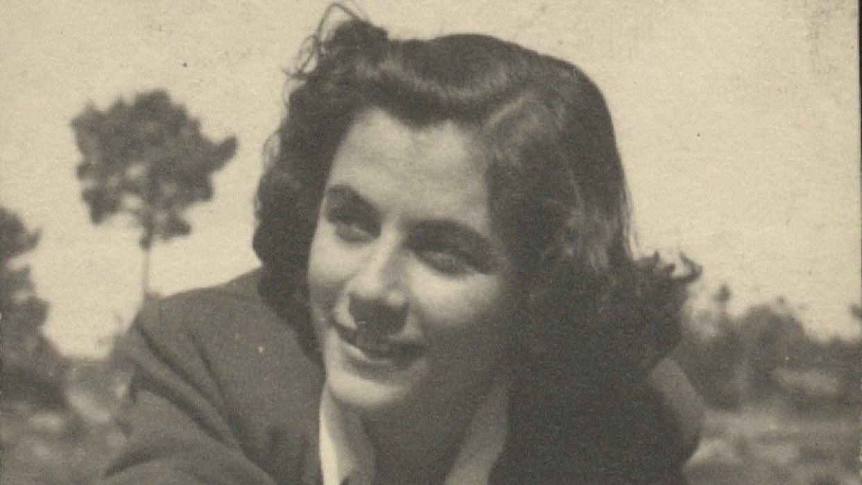 "Carmen Martín. Piñor Agosto 1946", dice el reverso de esta fotografía.