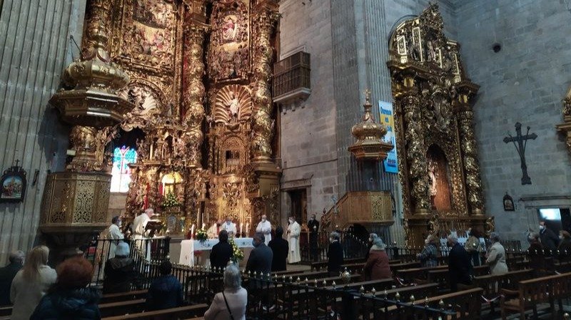 Un momento de la celebración religiosa en honor a San Rosendo, presidida por Francisco José Prieto.